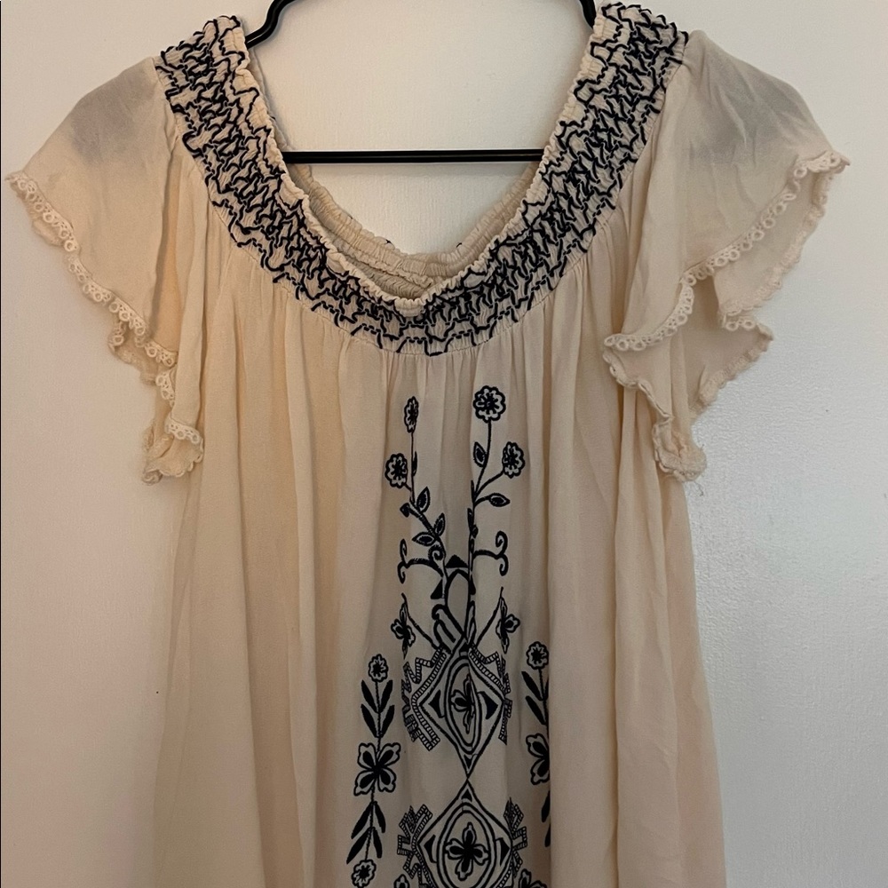 Xhilaration shirt. XL. White and blue